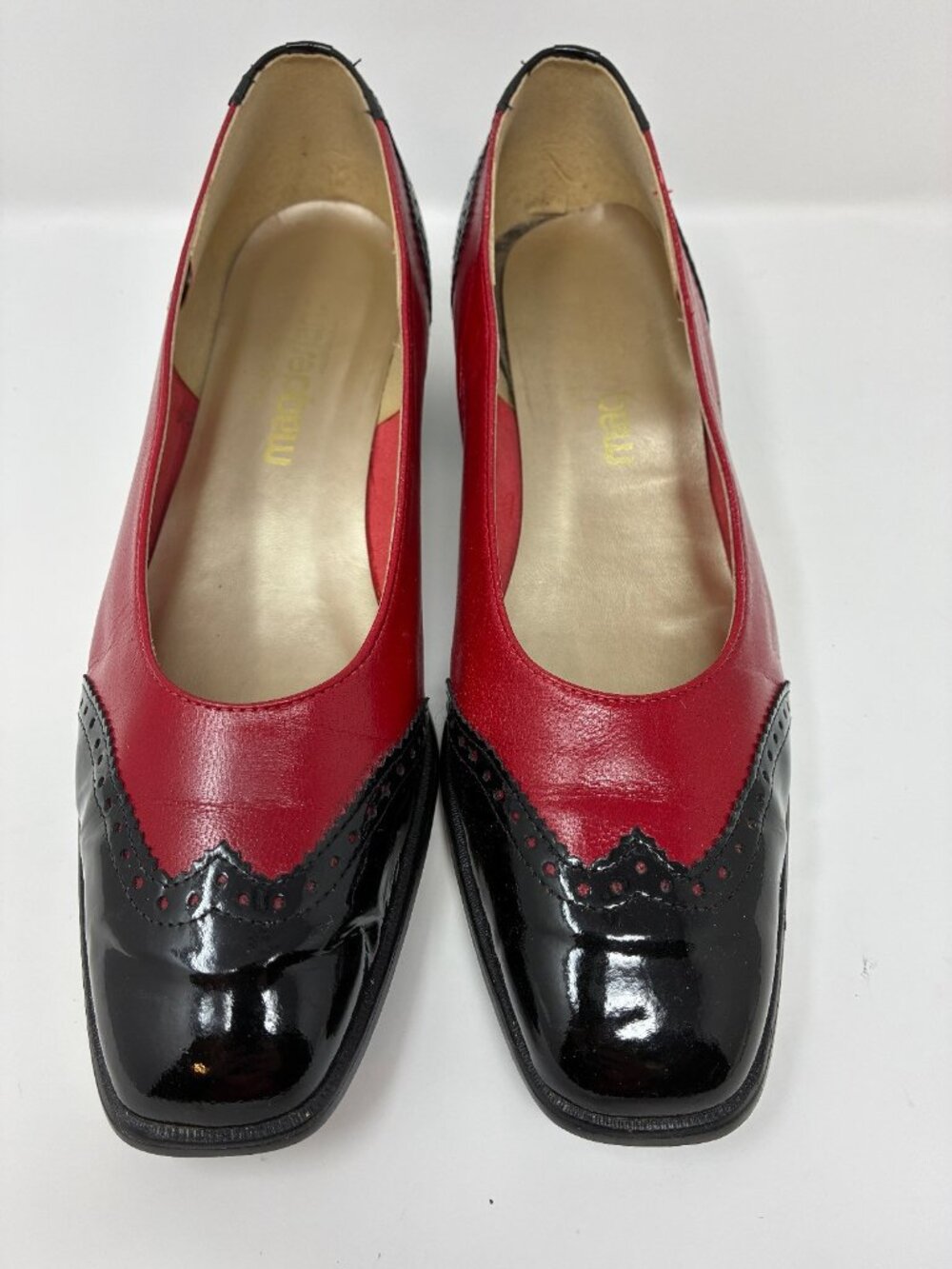 California Magdesians Women’s Sz 10 Wingtip Pumps Patent Leather Heels Retro